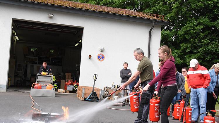 Das Feuer ist beinahe gelöscht.