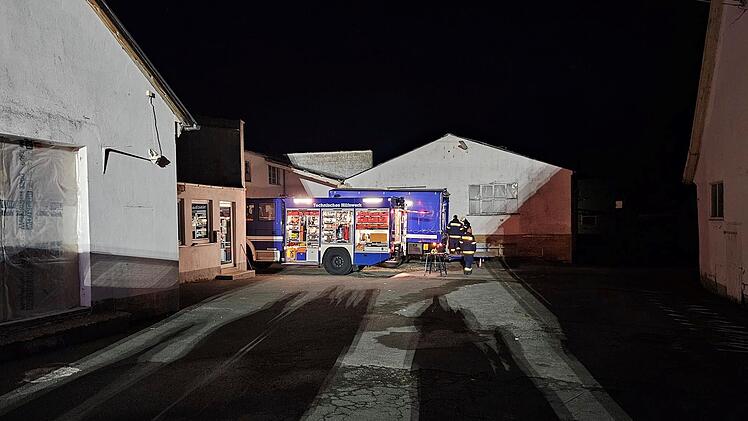Frohnlach: Feuerwehr-Großeinsatz bei brennender Scheune - 170 Kräfte im Einsatz