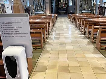 Die Stadtpfarrkirche ist auf die Corona-Vorgaben vorbereitet.  Foto: Michael Busch