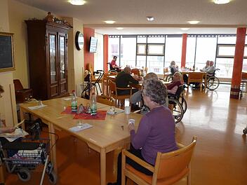 Immer mehr Menschen verbringen ihren Lebensabend in Senioren- und Pflegeheimen.  Foto: Edgar Bartl