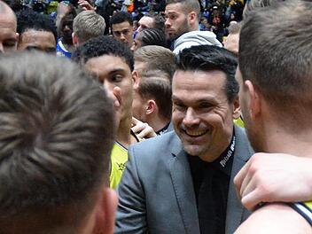 Um einen Heimsieg gegen Venedig einzufahren, soll Medi Bayreuth um Raoul Korner (Mitte) an die Bestleistungen vom 96:74 im Pokal-Qualifikationsspiel gegen Frankfurt anknüpfen.  Foto: Peter Mularczyk/Archiv