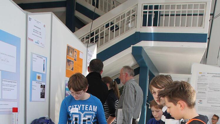 Ein Hausfrauen ( und -männer)-Traum: Der Fensterputz-Roboter, entwickelt am Ehrenbürg-Gymnasium in Forchheim.Foto: Katrin Geyer