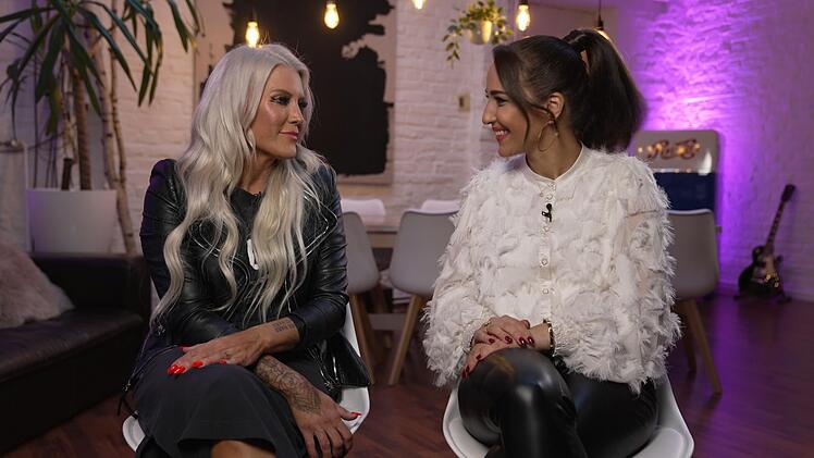 Natalie Horler (links) und Nina Moghaddam erleben viele "Wei&szlig;t du noch damals?"-Momente.