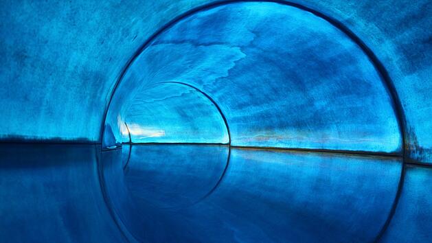 Die sogenannte "Hurricane-Loop" im Weinheimer Freizeitbad "Miramar" soll laut Mitarbeitern eine der sichersten Rutschen des Schwimmbads sein. Doch eine Besucherin verletzte sich darin.