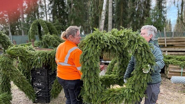 Forchheim: G&auml;rtner lassen Stadt erbl&uuml;hen - und schm&uuml;cken Osterbrunnen