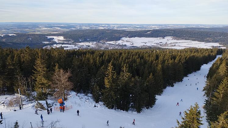 Ochsenkopf Schnee Skifahrer