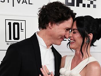 S&auml;ngerin Katy Perry hat in einem Interview &uuml;ber ihre Beziehung zu dem kanadischen Ex-Premierminister Justin Trudeau gesprochen.