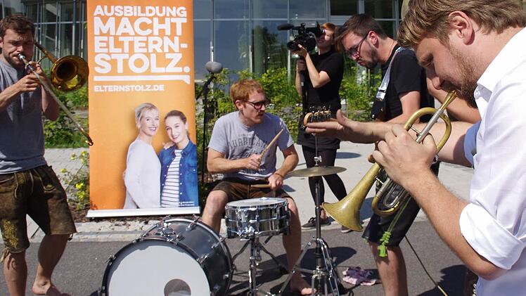 "LaBrassBanda" rockten in Kronach. Foto: Marco Meißner