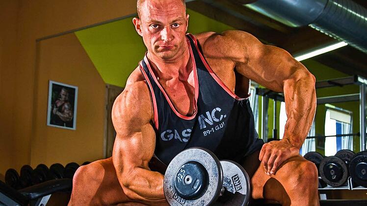 Mit eiserner Disziplin: Marco Kirchner trainiert für die Bodybuilding-Meisterschaft. Foto: Wolfgang Lerche