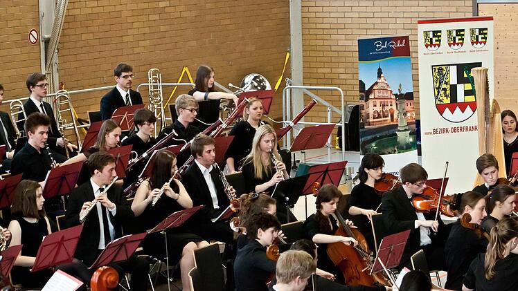 Unter der Leitung von Till Fabian Weser gastierte das Jugendsymphonieorchester Oberfranken erstmals in Bad Rodach.Foto: Jochen Berger