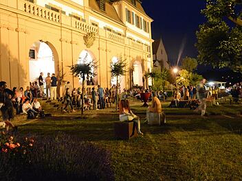 Das Schlossgartenfest hat auch bei Nacht ein wunderbares Ambiente und die Gäste genossen das Weinfest.  Foto: Elisabeth Assmann