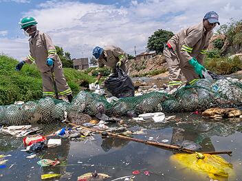 Verhandlungen über globalen Vertrag gegen Plastikverschmutzung