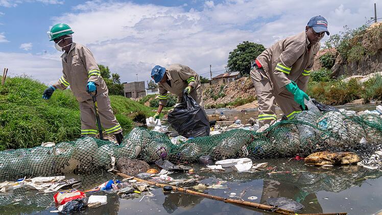 Verhandlungen über globalen Vertrag gegen Plastikverschmutzung