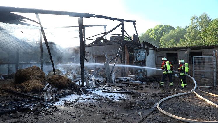 Brand auf Gefl&uuml;gelhof