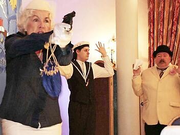 Miss Mumble hat alle Hände voll zu tun, die seltsamen Geschehnisse beim Krimidinner in Bad Staffelstein aufzuklären. Foto: PR