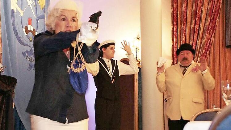Miss Mumble hat alle Hände voll zu tun, die seltsamen Geschehnisse beim Krimidinner in Bad Staffelstein aufzuklären. Foto: PR