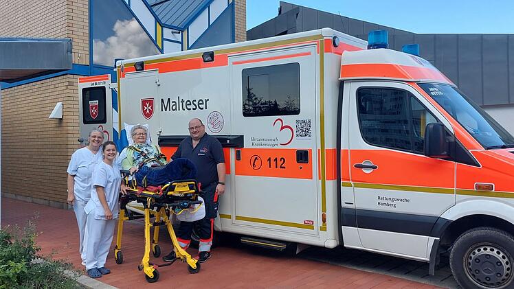 Rührende Aktion in Oberfranken: Kranke Oma überrascht Enkelin auf Hochzeit