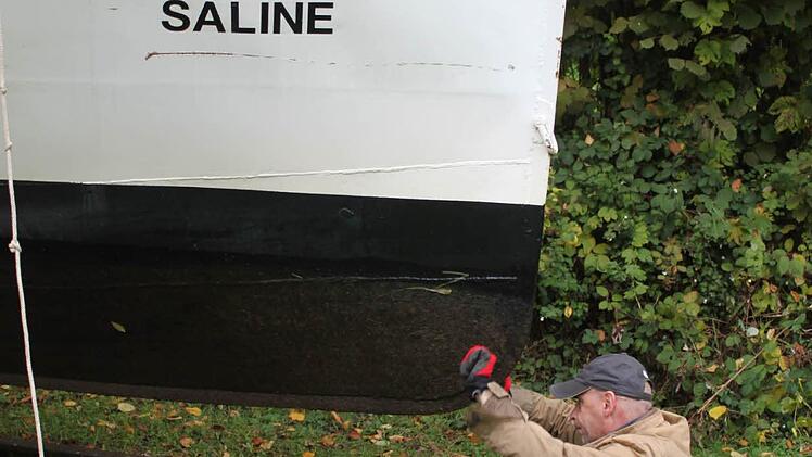 Der Kiel muss in der entsprechenden Kerbe des Wagens landen. Foto: Mäuser