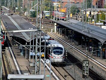 Sieben Ausbau-Varianten für die Bahntrasse durch Bamberg sind noch im Rennen. Die Entscheidung fällt Anfang des nächsten Jahres.  Ronald Riinkelf