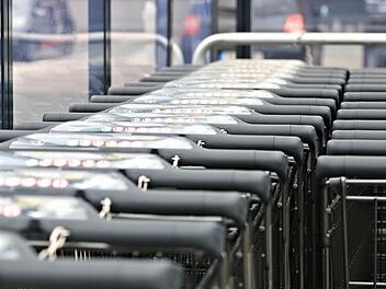 Bei einem Sturz aus einem Einkaufswagen zog sich eine 22-J&auml;hrige in Erlangen am Mittwoch mittelschwere Gesichtsverletzungen zu. Symbolbild: Ferdinand Merzbach