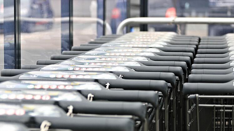 Bei einem Sturz aus einem Einkaufswagen zog sich eine 22-J&auml;hrige in Erlangen am Mittwoch mittelschwere Gesichtsverletzungen zu. Symbolbild: Ferdinand Merzbach