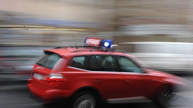 In der Folge eines Verkehrsunfalls im Kreis Ha&szlig;furt wurde eine 17-j&auml;hrige Motorradfahrerin schwer verletzt.  Symbolfoto: Ronald Rinklef