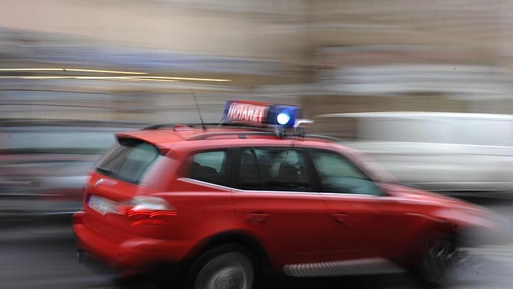 In der Folge eines Verkehrsunfalls im Kreis Ha&szlig;furt wurde eine 17-j&auml;hrige Motorradfahrerin schwer verletzt.  Symbolfoto: Ronald Rinklef