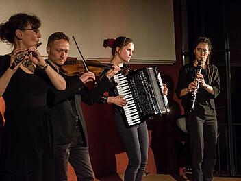 Faszinierender Auftritt: Das Klezmer-Quartett  Sher on a Shier beim Coburg-Gastspiel (von links): Sabine Döll, Johannes Paul Gräßer, Paula Sell und Anja GüntherFoto: Jochen Berger