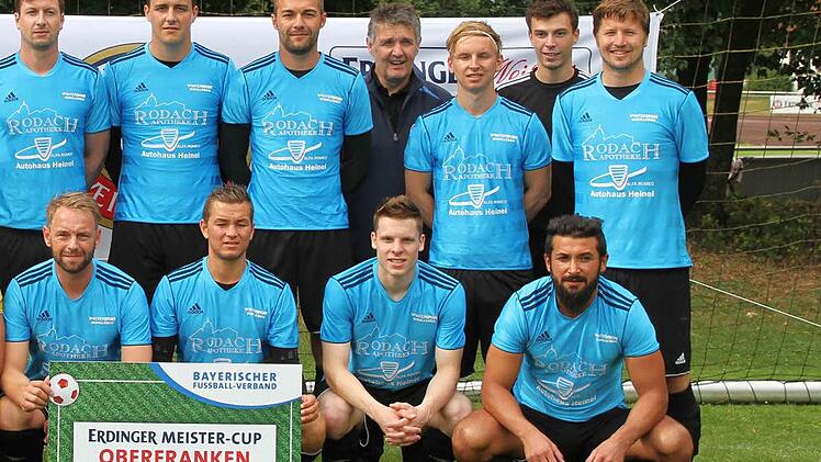 ... über den Sieg im Geschicklichkeits-Parcour freuen, der ihnen die Qualifikation für das Landesfinale brachte. Foto: Heinrich Weiß