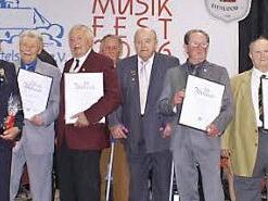 Diese Geehrten sind vom Beginn vor 50 Jahren an mit dabei. Foto: Renate Neubecker