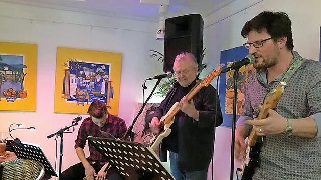 Auf kleiner B&uuml;hne: die "Silhouettes" Foto: pr