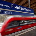 An der S-Bahn-Haltestelle Frankenstadion sind im Januar 2019 zwei 16-Jährige ums Leben gekommen. Foto: Daniel Karmann/dpa (Archiv)