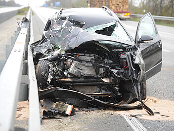 Totalschaden auf Autobahn, Autounfall