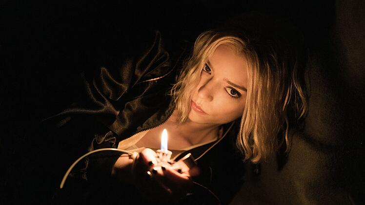 Nach einem gro&szlig;en Coup ist die Betr&uuml;gerin Lucky (Anya Taylor-Joy) pl&ouml;tzlich auf sich allein gestellt und in stetiger Gefahr.