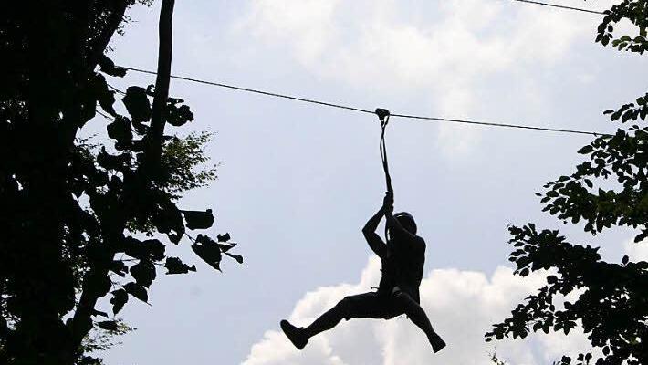 Im Klettergarten in Banz kann man sich auf fünf verschiedenen Parcours mit unterschiedlichem Schwierigkeitsgrad bewegen.  Foto: Matthias Einwag