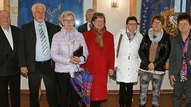 Vor 50 und 60 Jahren gingen diese Frauen und Männer aus Ober-, Unter- und Neuschleichach zur Erstkommunion. Fotos: Sabine Weinbeer