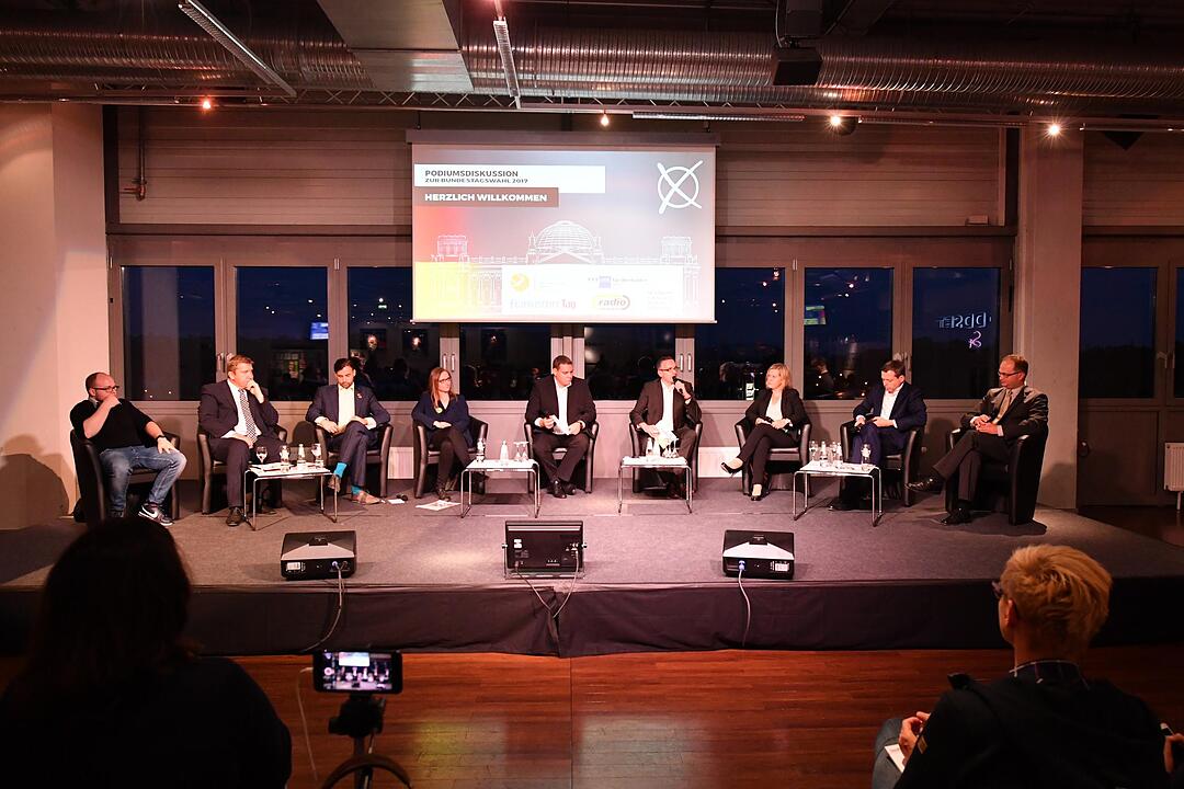Podiumsdiskussion zur Bundestagswahl in der Brose Arena in Bamberg