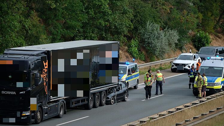 "Letzte Generation" blockiert in Nürnberg: Schwerer Verkehrsunfall im Stau am Frankenschnellweg