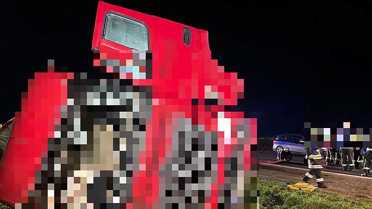 A7 bei Kitzingen: Lkw überschlägt sich Autobahn - "sogar auf Gegenfahrbahn flogen Trümmer"