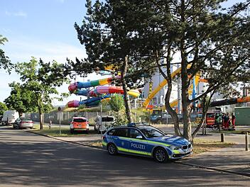 Am Sonntagnachmittag trieben ein Vater und sein Sohn leblos in einem Becken im Palm Beach in Stein. Beide wurden gerettet und kamen ins Krankenhaus. Foto: NEWS5 / Fechner