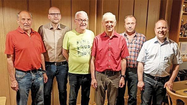 Nach der Neuwahl ( von links) Kassier Matthias Hopf, Vorsitzender Fabian Kraus, Schriftführer Roland Schreiber, stellv. Vorsitzender Reiner Schwarz, stellv. Fraktionsvorsitzender Thomas Friedlein, stellv. Kreisvorsitzender Ralf Völkl