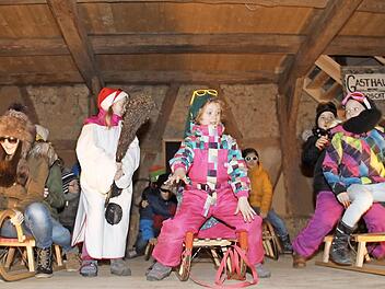 Bereicherten das Programm: die "Rosenkinder" mit ihren Überraschungsauftritt. Fotos: Gerdas Völk