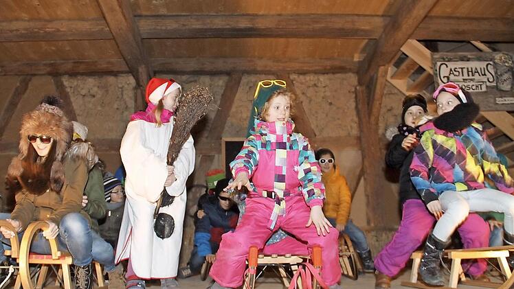 Bereicherten das Programm: die "Rosenkinder" mit ihren Überraschungsauftritt. Fotos: Gerdas Völk