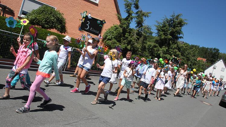 Impressionen vom Burghaiger Wiesenfest Foto: Stephan Stöckel