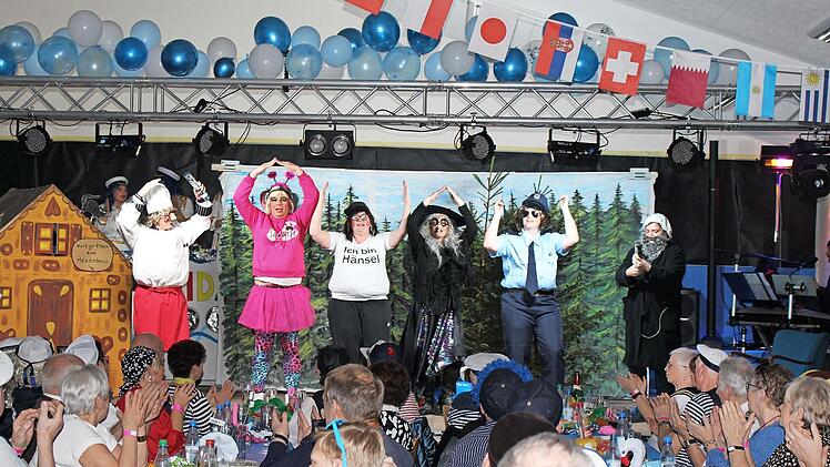 Das Märchen „Hänsel und Gretel“ wurde beim Modloser Fasching modern interpretiert.