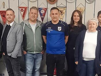 Die neue Führungsmannschaft des TSV Wirsberg mit (von links) dem bisherigen Vorsitzenden Thomas Specht, Ausschussmitglied Vanessa Zapf, Vorsitzendem Tobias Mittasch, Drittem Vorsitzenden Daniel Philips, Zweitem Vorsitzenden Philipp Mühlbauer, den ...
