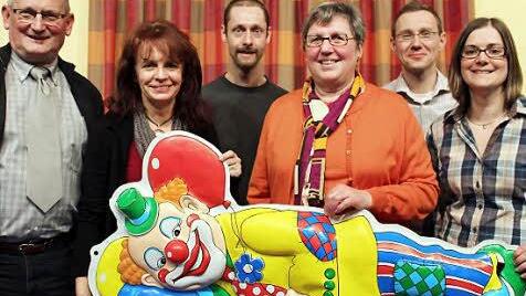 Sie tragen die Verantwortung bei der KVO: 1. Vorsitzender Manfred Krapp, Schriftführerin Andrea Bätz, 2. Vorsitzender André Münch, Schatzmeisterin Doris Krapp, Sitzungspräsident Torsten Müller und Gardebetreuerin Susanne Feuerbach.
