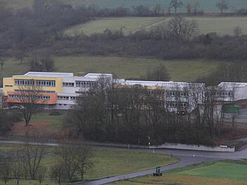 Fast abgeschlossen: Die Sanierung der Einhard-Volksschule in Euerdorf.Foto: Gerd Schaar