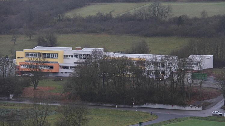 Fast abgeschlossen: Die Sanierung der Einhard-Volksschule in Euerdorf.Foto: Gerd Schaar