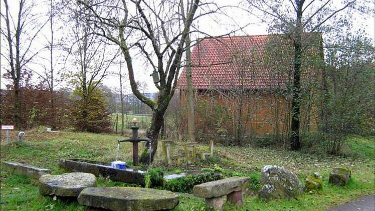 Ein Projekt der innerörtlichen Entwicklung: die Gestaltung des Schlimpfhofer Dorfbrunnens und seines Umfelds. Foto: Markt Oberthulba